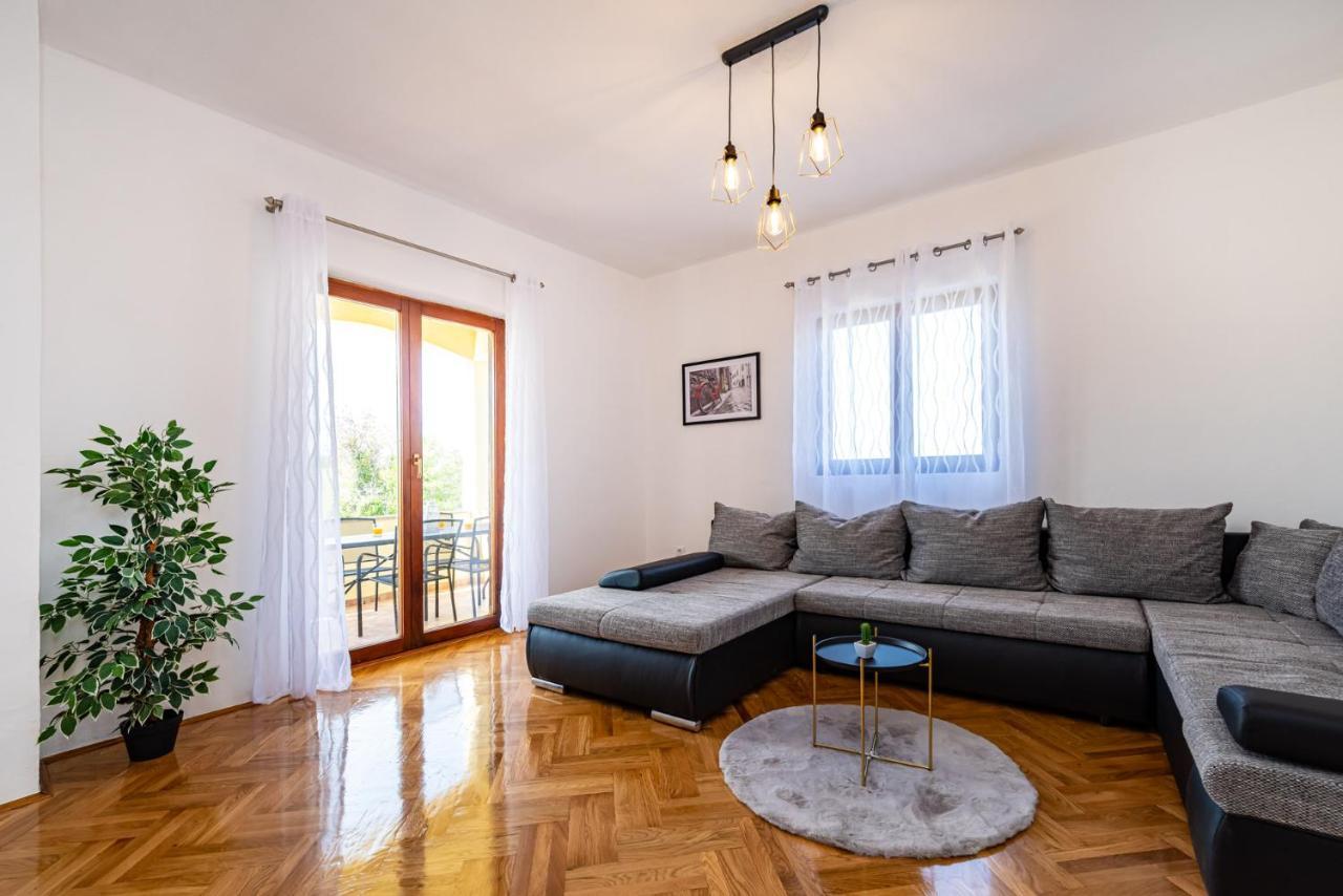 Apartment Marija Новиград-Далмация Экстерьер фото